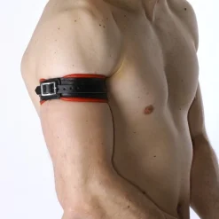 Bruthal Gear Brassard Boucle Cuir -Pas Cher Vestiaire Fetish Magasin brassard boucle cuir 20