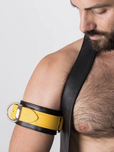 RoB Accessoires Brassard Cuir Boucle Piss 3 RoB Accessoires Brassard Cuir Boucle Piss – Image 3