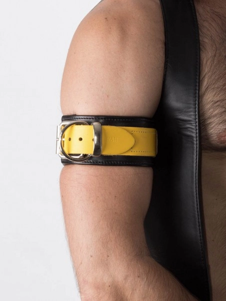 RoB Accessoires Brassard Cuir Boucle Piss 1 RoB Accessoires Brassard Cuir Boucle Piss