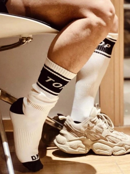 Chaussettes Hautes Sexy (plusieurs Couleurs) 1 Chaussettes Hautes Sexy (plusieurs Couleurs)