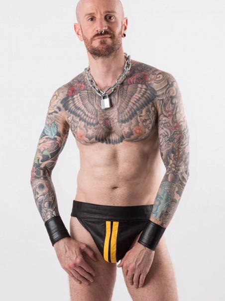 Rob Jockstrap Zippé Bandes Jaunes Cuir 4 Rob Jockstrap Zippé Bandes Jaunes Cuir – Image 4