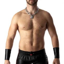 Rob Short Cuir - Bandes Rouges 9 Rob Short Cuir - Bandes Rouges -Pas Cher Vestiaire Fetish Magasin short cuir bandes rouges 4